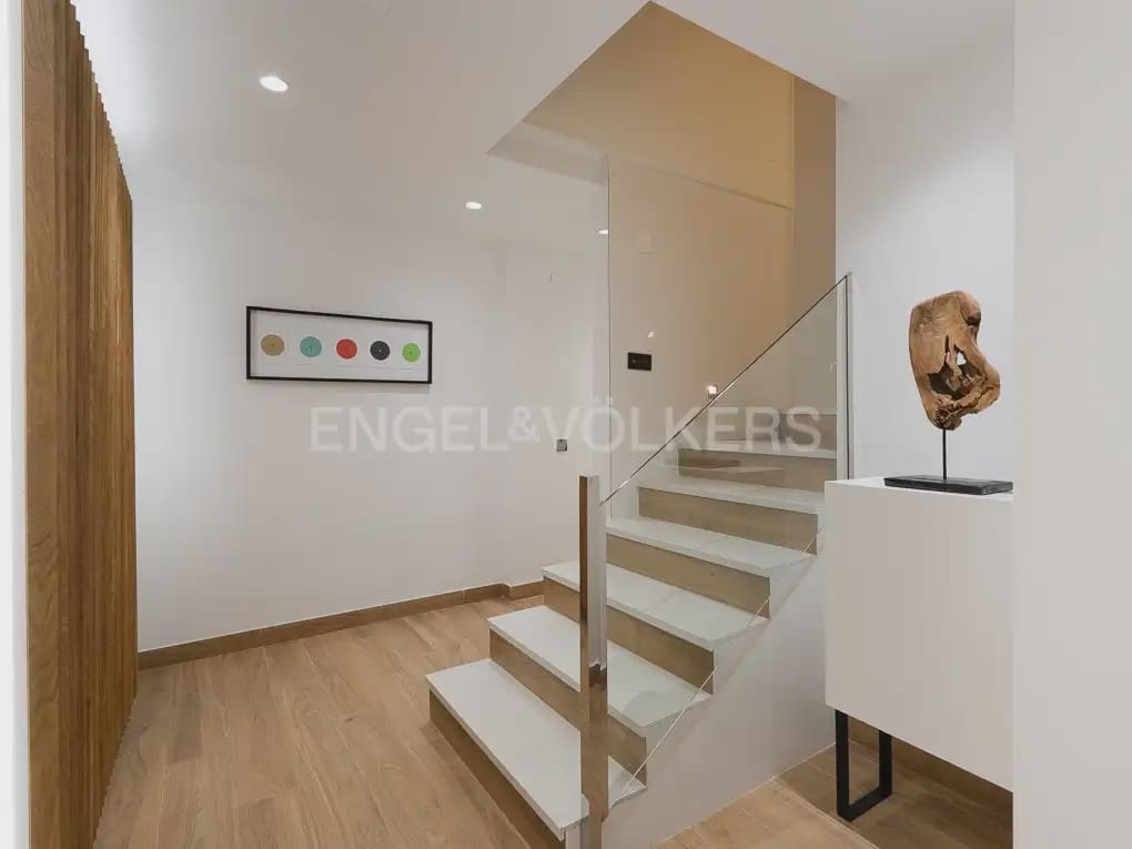 Chalet de 6 habitaciones en Bétera en alquiler con piscina - 8.000 € (Ref: 9996083)
