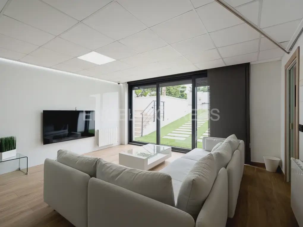 Chalet de 6 habitaciones en Bétera en alquiler con piscina - 8.000 € (Ref: 9996083)