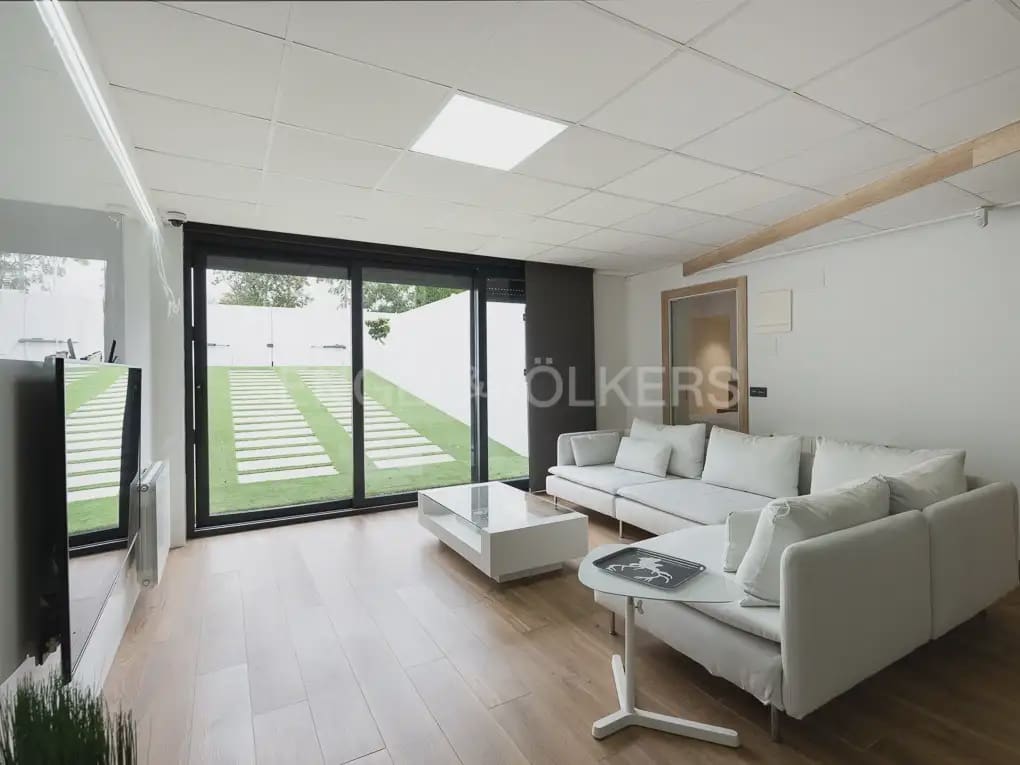 Chalet de 6 habitaciones en Bétera en alquiler con piscina - 8.000 € (Ref: 9996083)