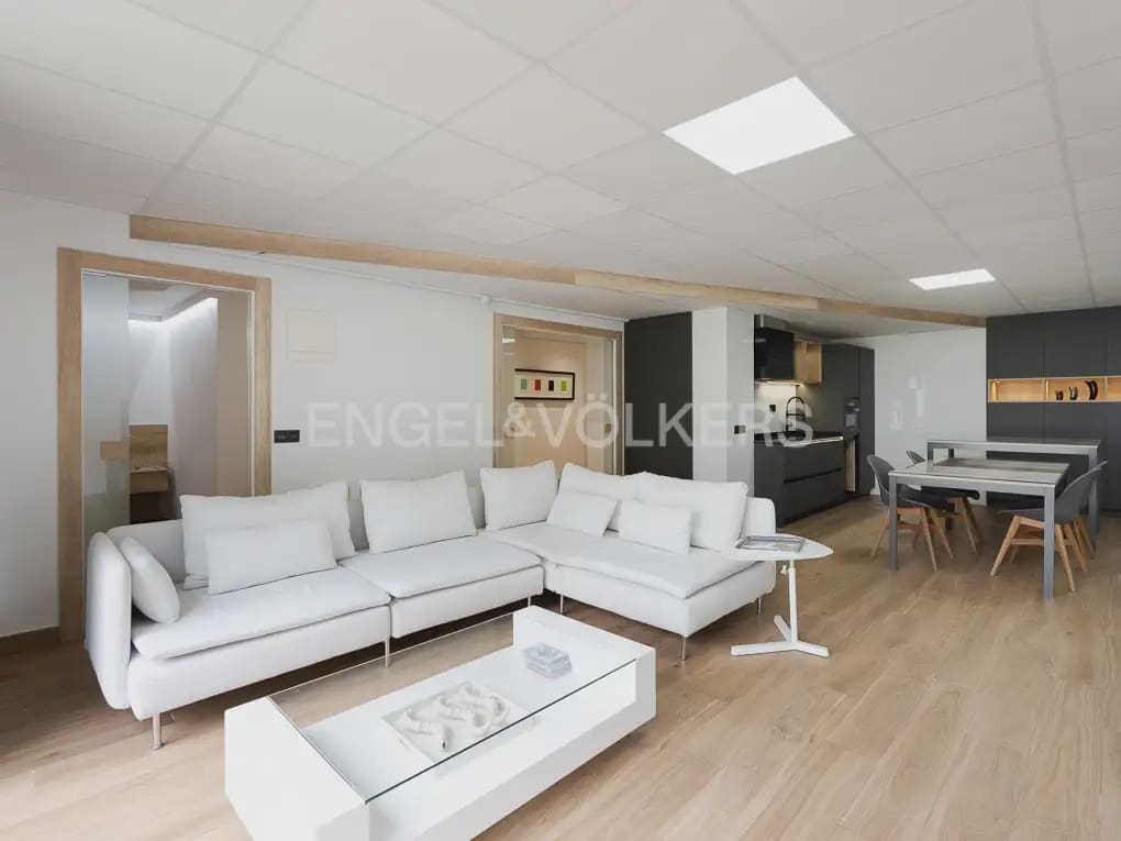 Chalet de 6 habitaciones en Bétera en alquiler con piscina - 8.000 € (Ref: 9996083)