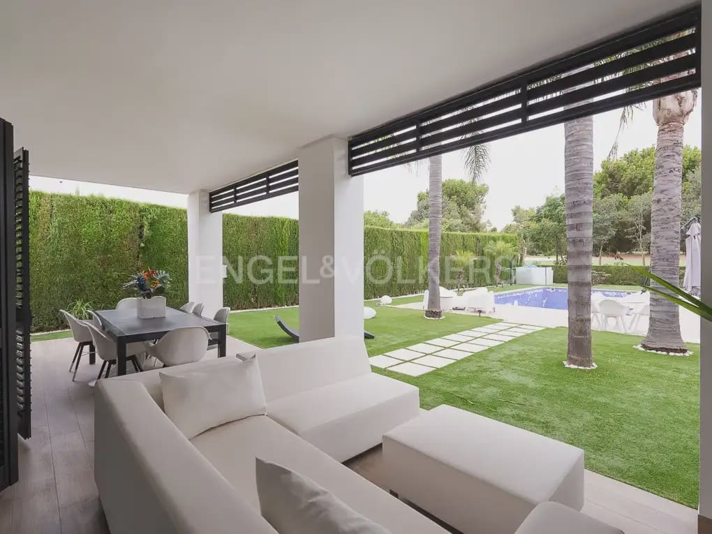 Chalet de 6 habitaciones en Bétera en alquiler con piscina - 8.000 € (Ref: 9996083)