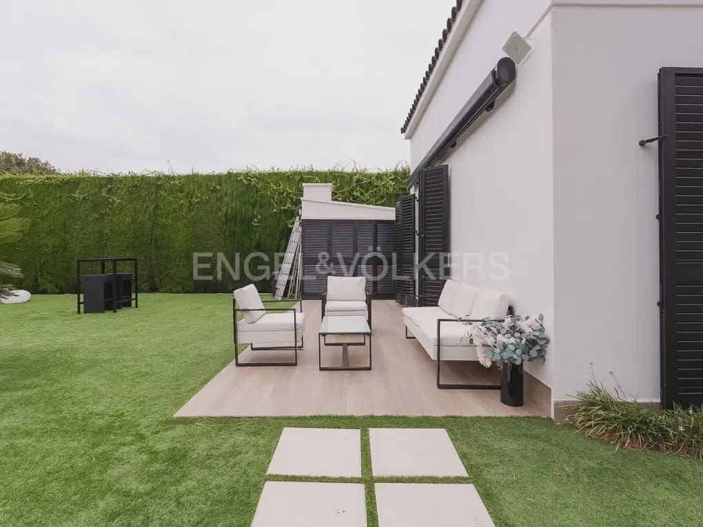 Chalet de 6 habitaciones en Bétera en alquiler con piscina - 8.000 € (Ref: 9996083)