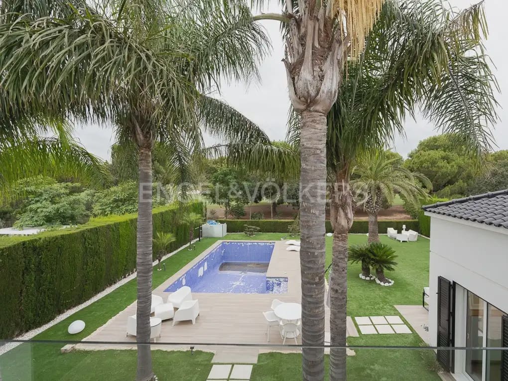 Chalet de 6 habitaciones en Bétera en alquiler con piscina - 8.000 € (Ref: 9996083)