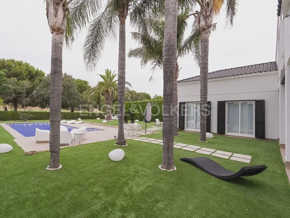 Chalet de 6 habitaciones en Bétera en alquiler con piscina - 8.000 € (Ref: 9996083)