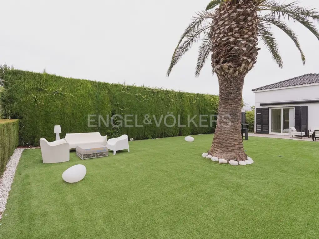 Chalet de 6 habitaciones en Bétera en alquiler con piscina - 8.000 € (Ref: 9996083)