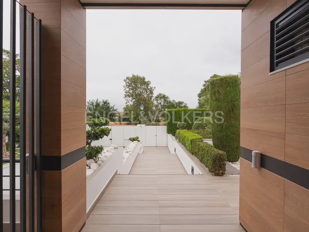 Chalet de 6 habitaciones en Bétera en alquiler con piscina - 8.000 € (Ref: 9996083)