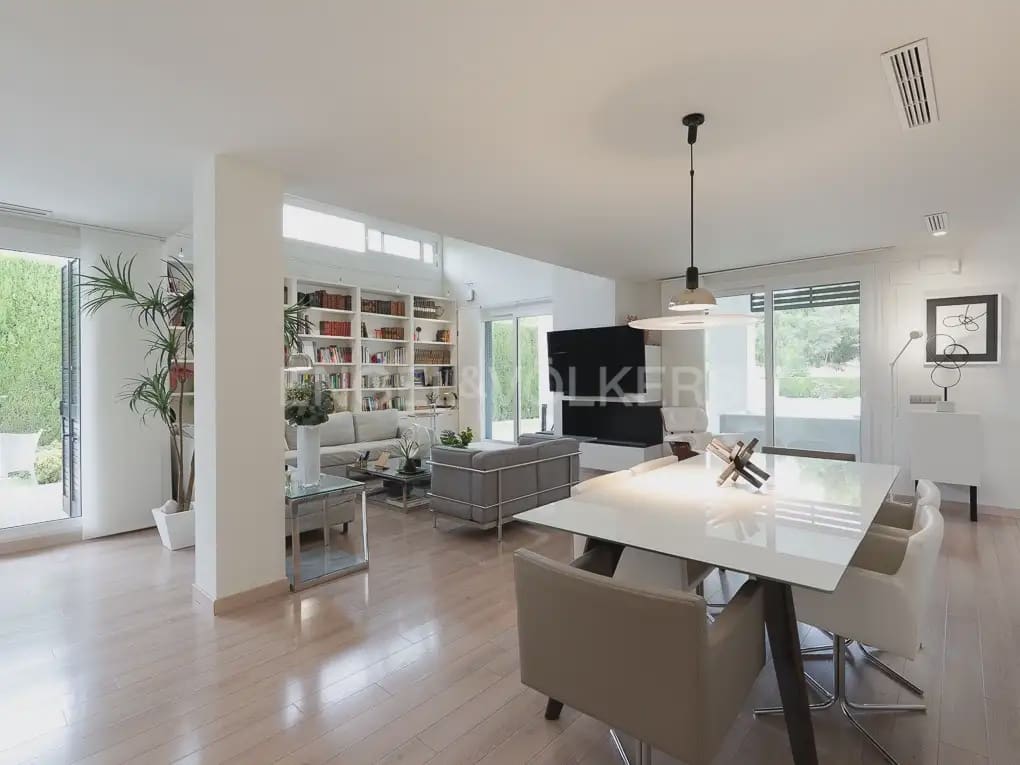 Chalet de 6 habitaciones en Bétera en alquiler con piscina - 8.000 € (Ref: 9996083)