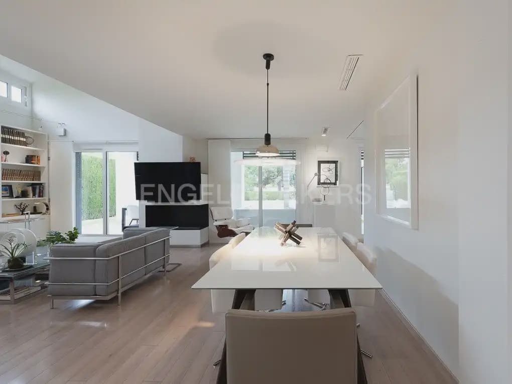 Chalet de 6 habitaciones en Bétera en alquiler con piscina - 8.000 € (Ref: 9996083)