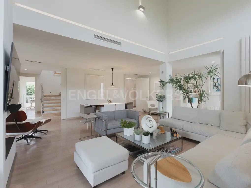 Chalet de 6 habitaciones en Bétera en alquiler con piscina - 8.000 € (Ref: 9996083)