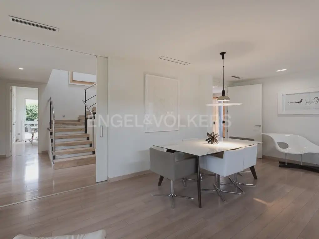 Chalet de 6 habitaciones en Bétera en alquiler con piscina - 8.000 € (Ref: 9996083)