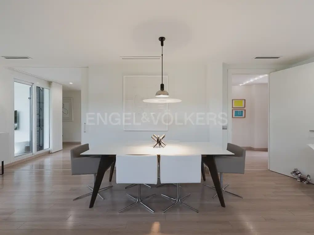 Chalet de 6 habitaciones en Bétera en alquiler con piscina - 8.000 € (Ref: 9996083)