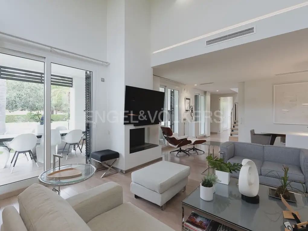 Chalet de 6 habitaciones en Bétera en alquiler con piscina - 8.000 € (Ref: 9996083)