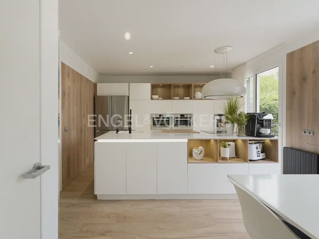 Chalet de 6 habitaciones en Bétera en alquiler con piscina - 8.000 € (Ref: 9996083)