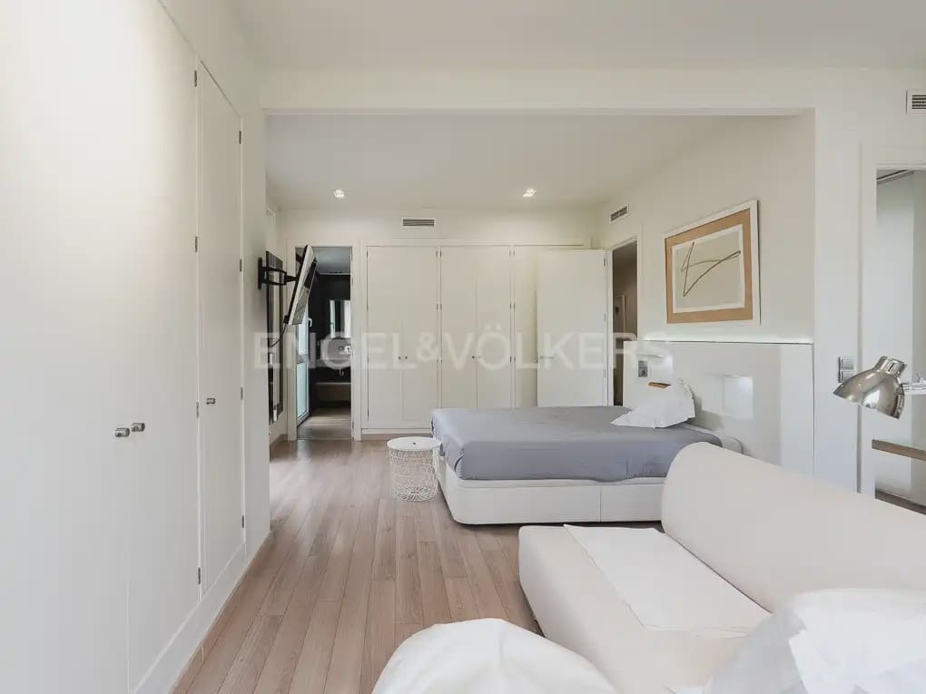 Chalet de 6 habitaciones en Bétera en alquiler con piscina - 8.000 € (Ref: 9996083)