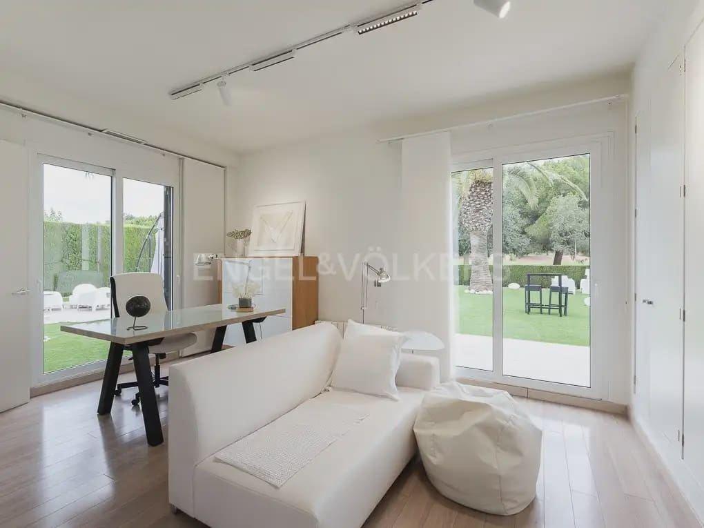 Chalet de 6 habitaciones en Bétera en alquiler con piscina - 8.000 € (Ref: 9996083)