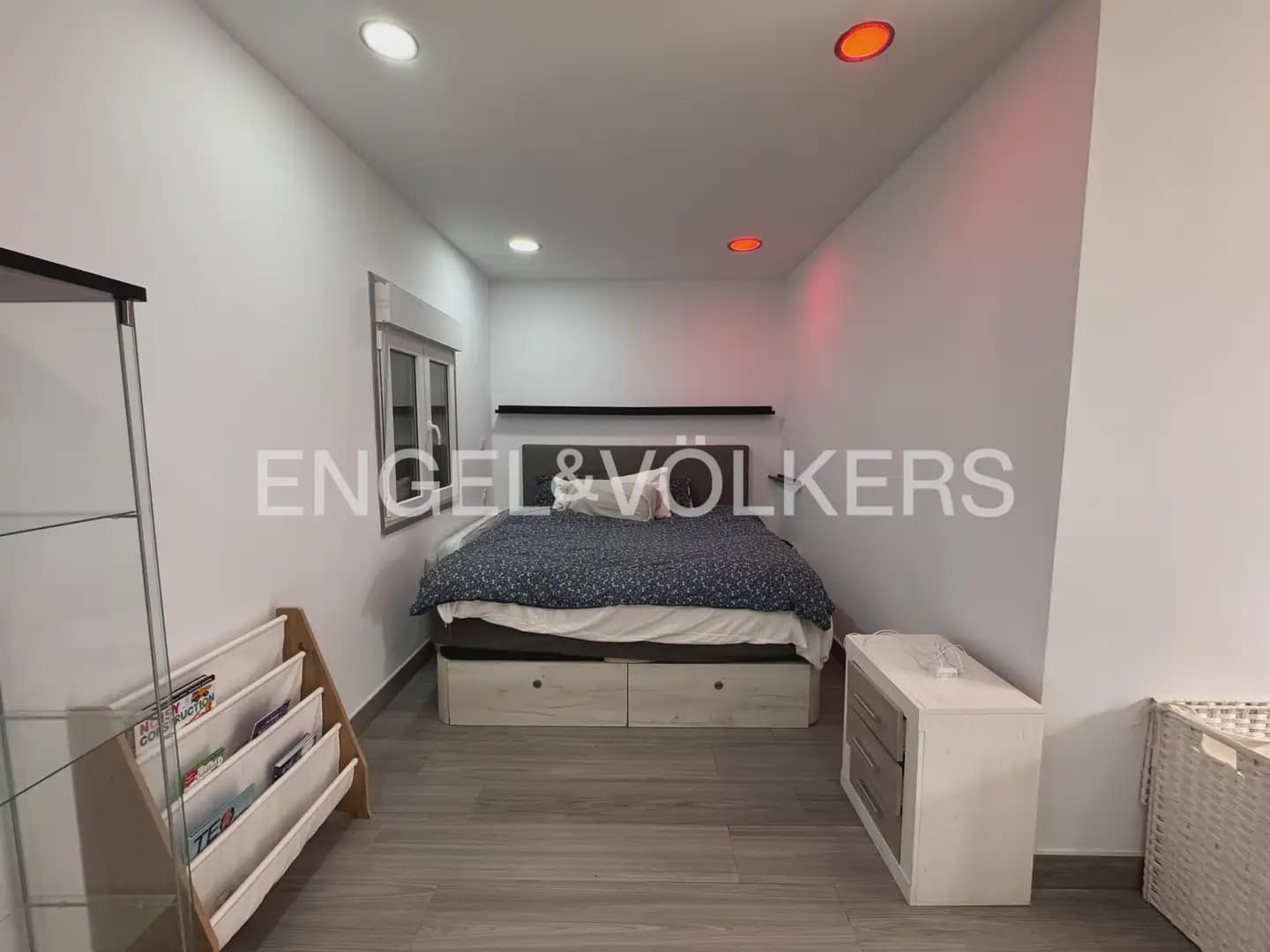 Villa/Maison de 5 chambres à louer à Montroy avec piscine - 2 200 € (Ref: 9996084)