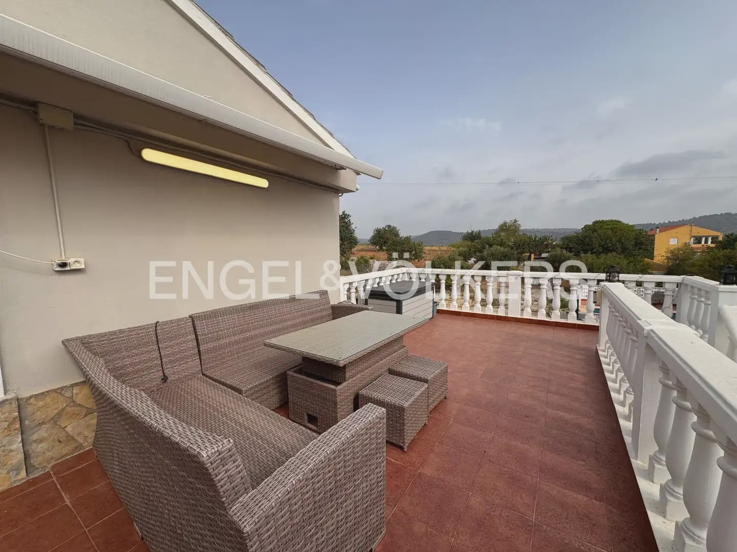 Villa/Maison de 5 chambres à louer à Montroy avec piscine - 2 200 € (Ref: 9996084)