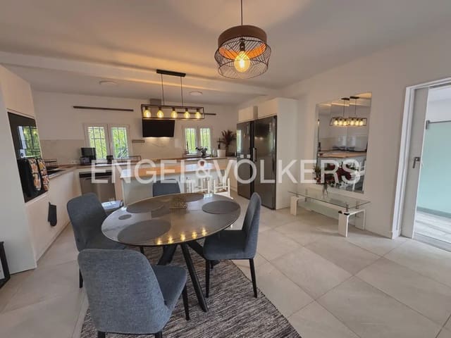 5 makuuhuone Huvila vuokrattavana paikassa Montroy mukana uima-altaan - 2 200 € (Ref: 9996084)