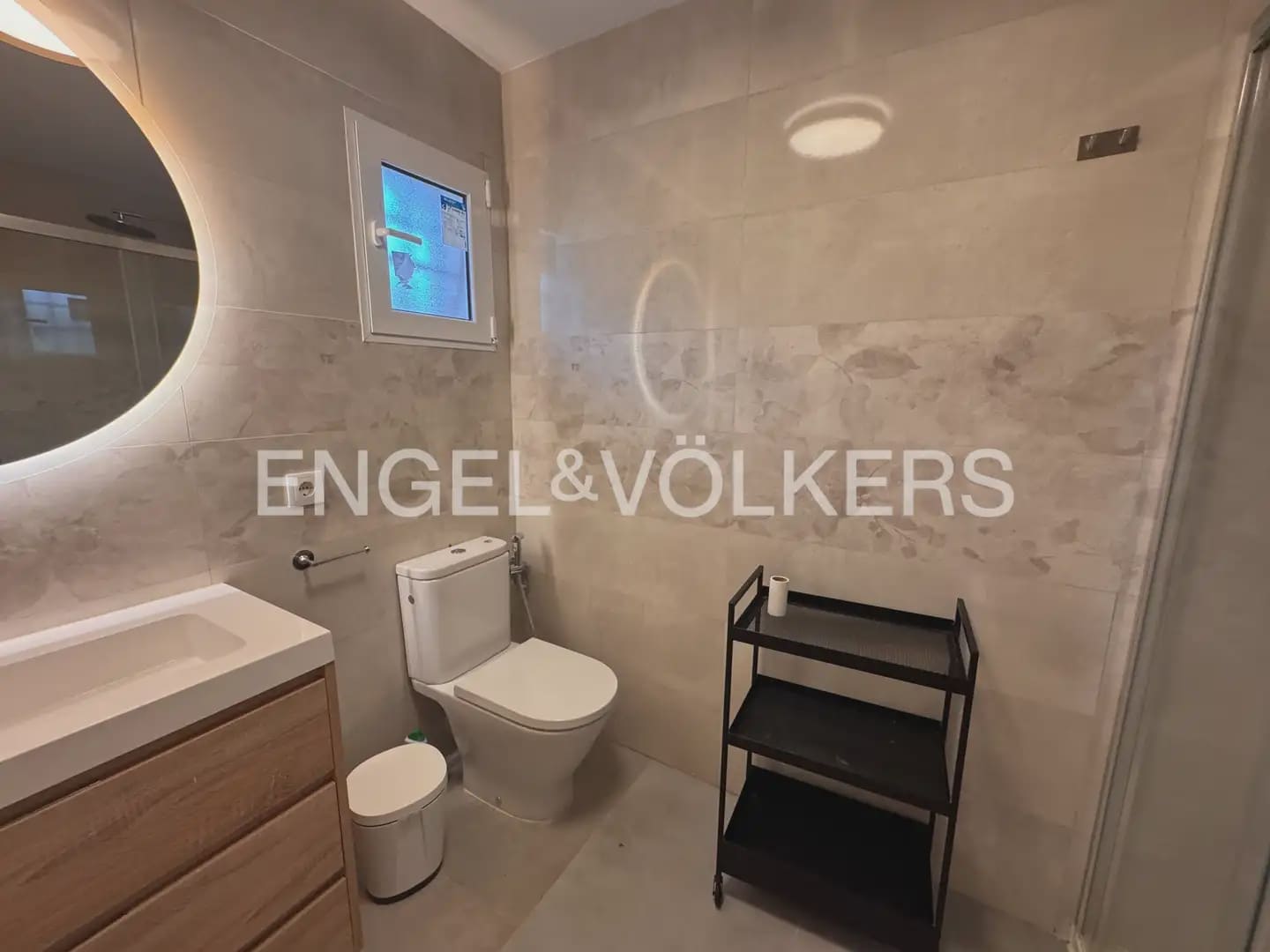 Villa/Maison de 5 chambres à louer à Montroy avec piscine - 2 200 € (Ref: 9996084)