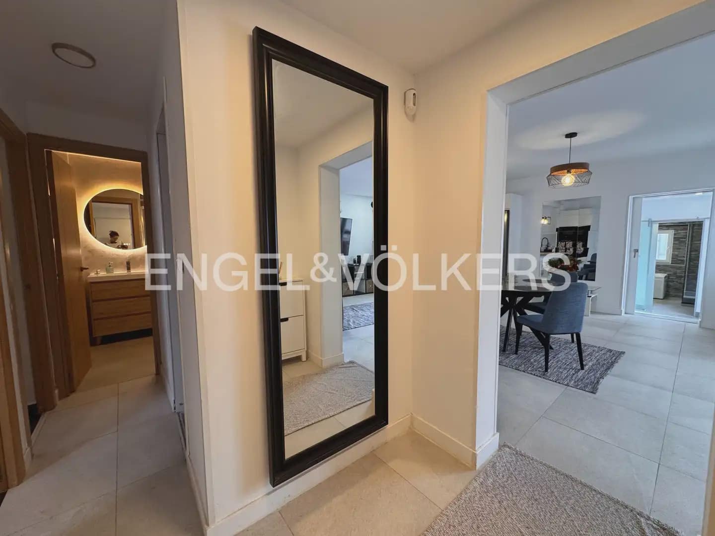 Villa/Maison de 5 chambres à louer à Montroy avec piscine - 2 200 € (Ref: 9996084)