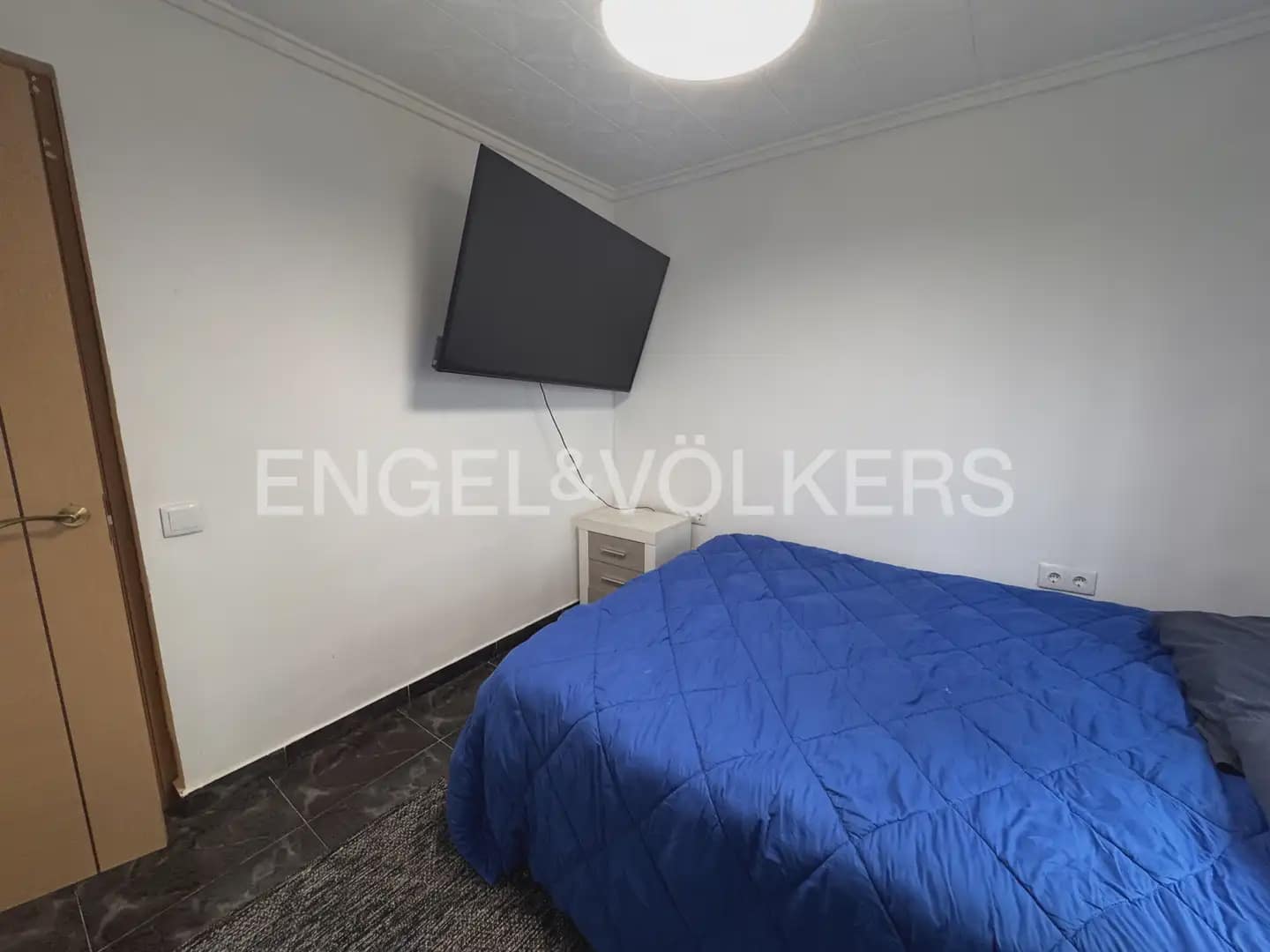 Villa/Maison de 5 chambres à louer à Montroy avec piscine - 2 200 € (Ref: 9996084)