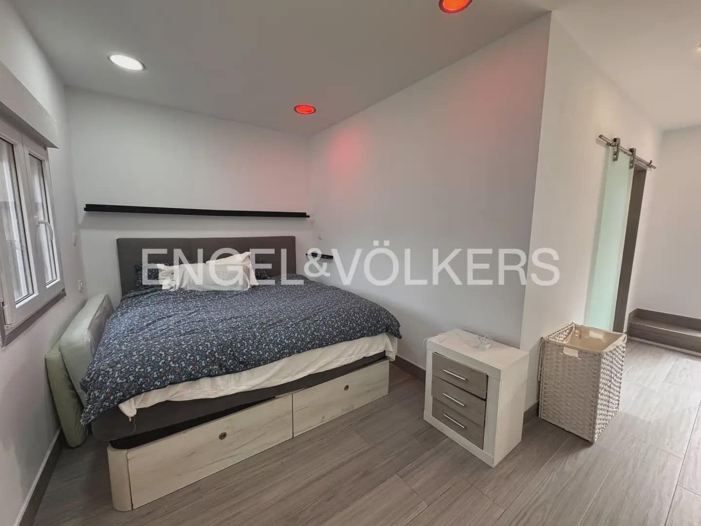 Villa/Maison de 5 chambres à louer à Montroy avec piscine - 2 200 € (Ref: 9996084)