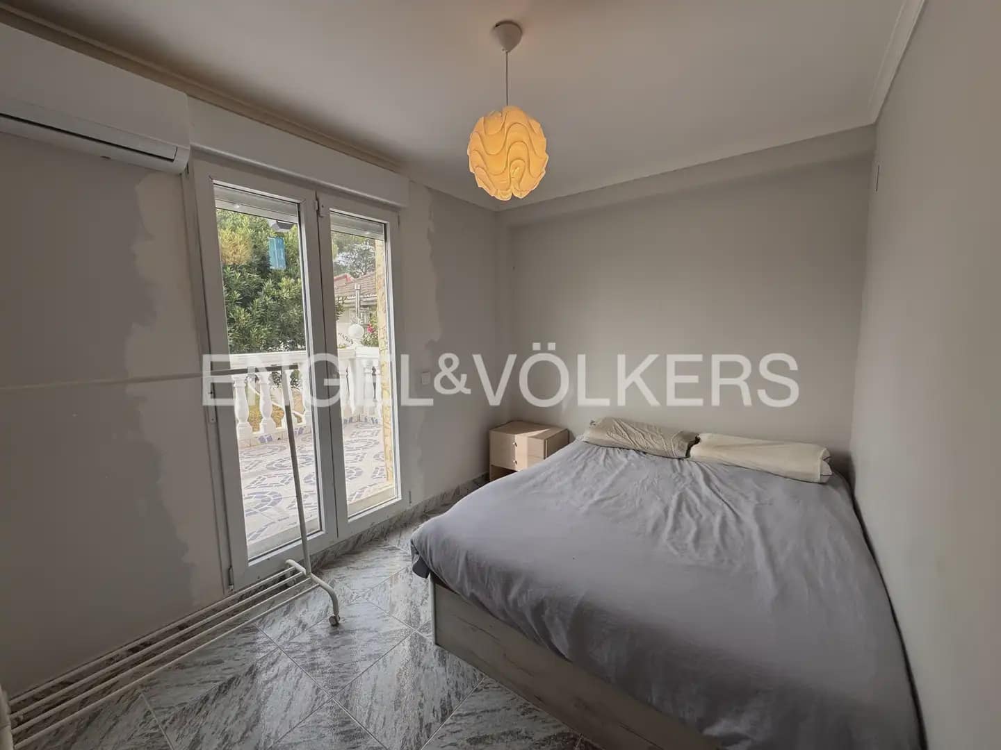 Villa/Maison de 5 chambres à louer à Montroy avec piscine - 2 200 € (Ref: 9996084)