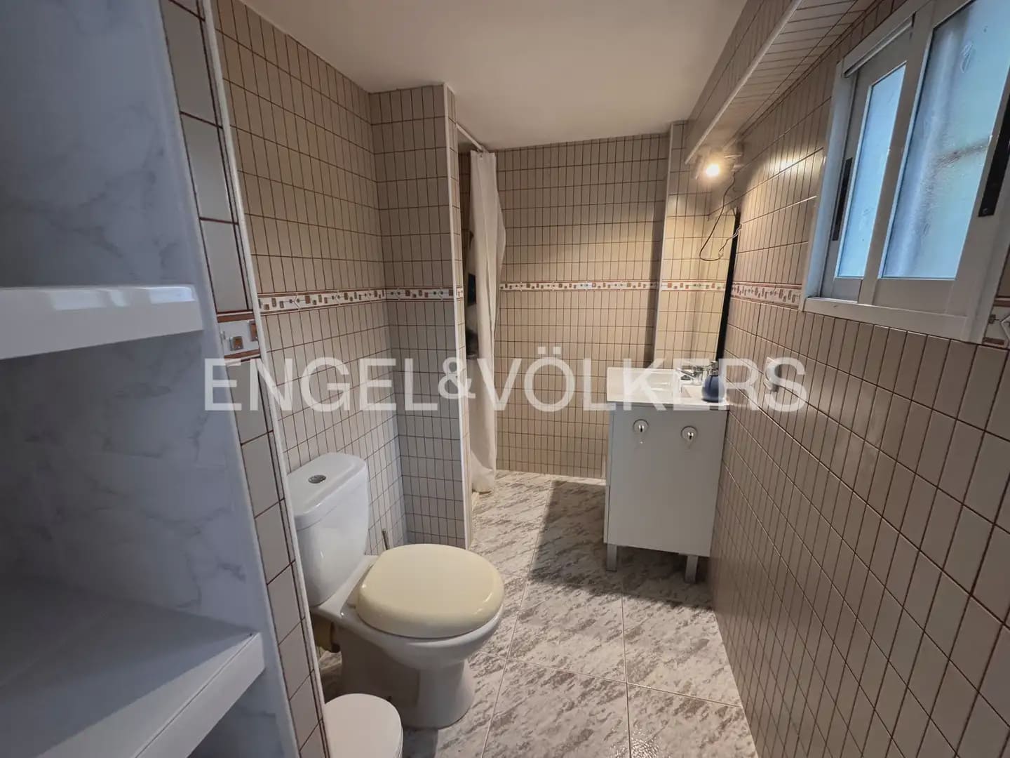 Villa/Maison de 5 chambres à louer à Montroy avec piscine - 2 200 € (Ref: 9996084)