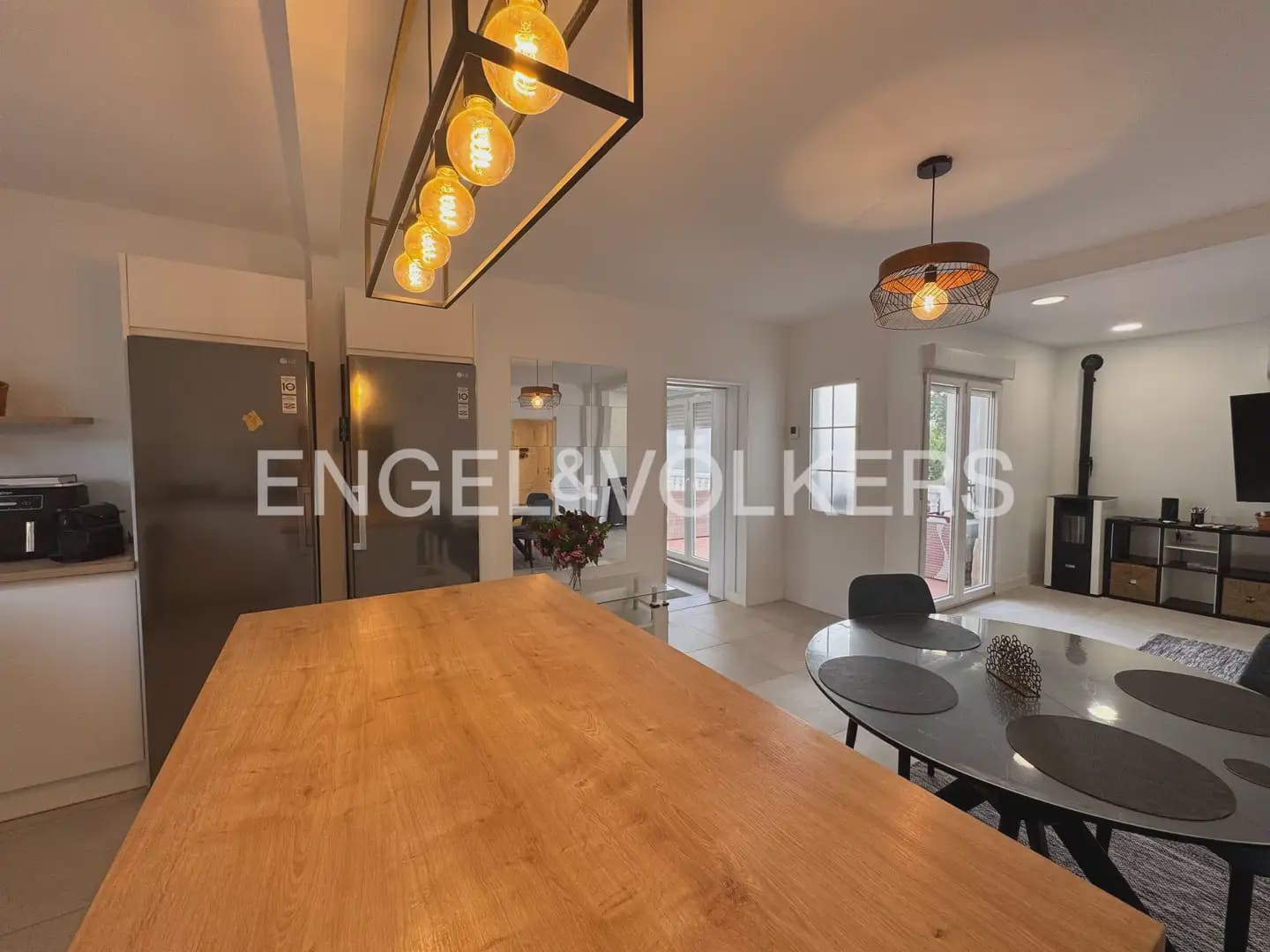 Villa/Maison de 5 chambres à louer à Montroy avec piscine - 2 200 € (Ref: 9996084)