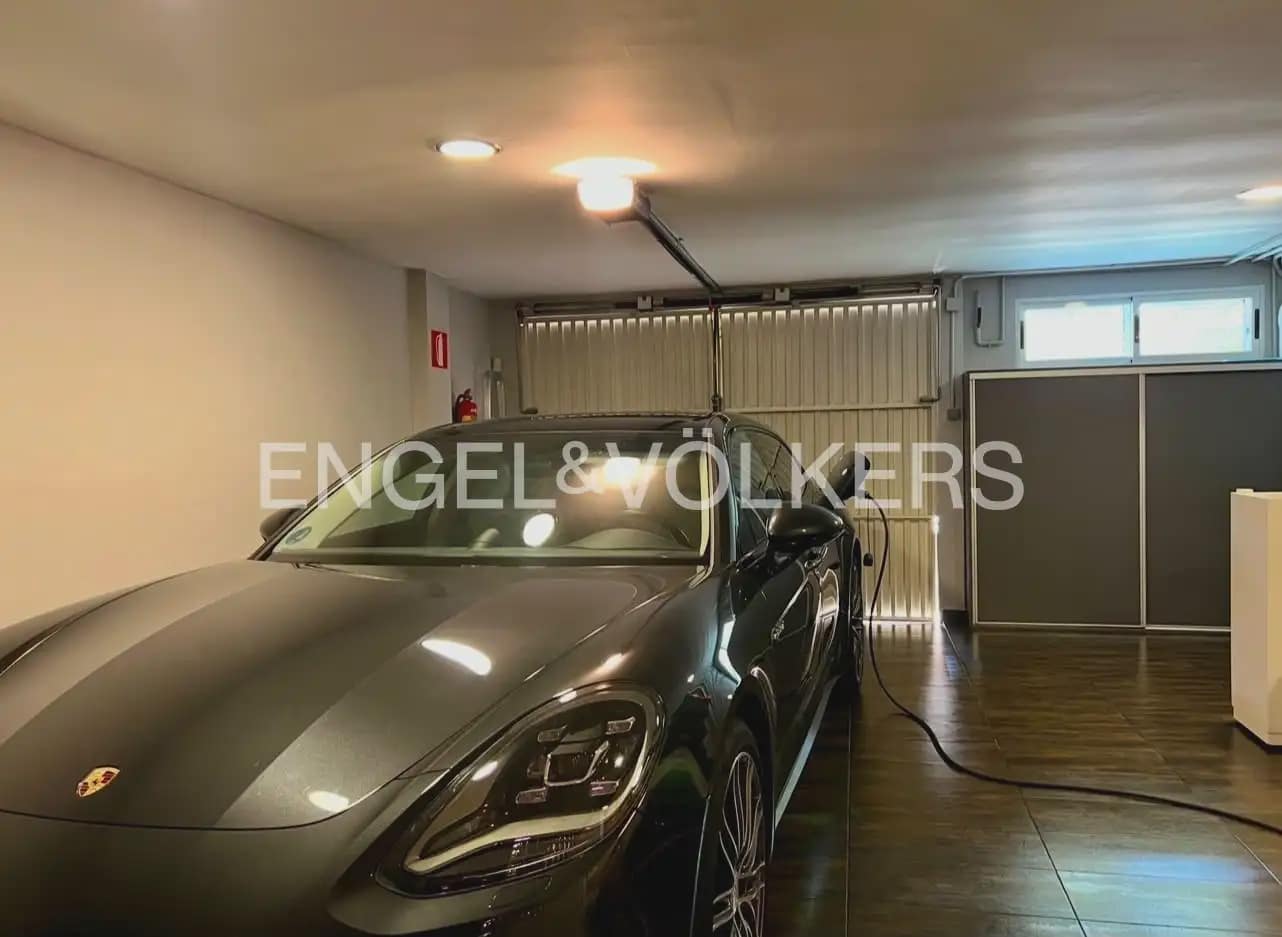 3 sovrum Radhus att hyra i Valencia stad med pool garage - 4 100 € (Ref: 9996345)