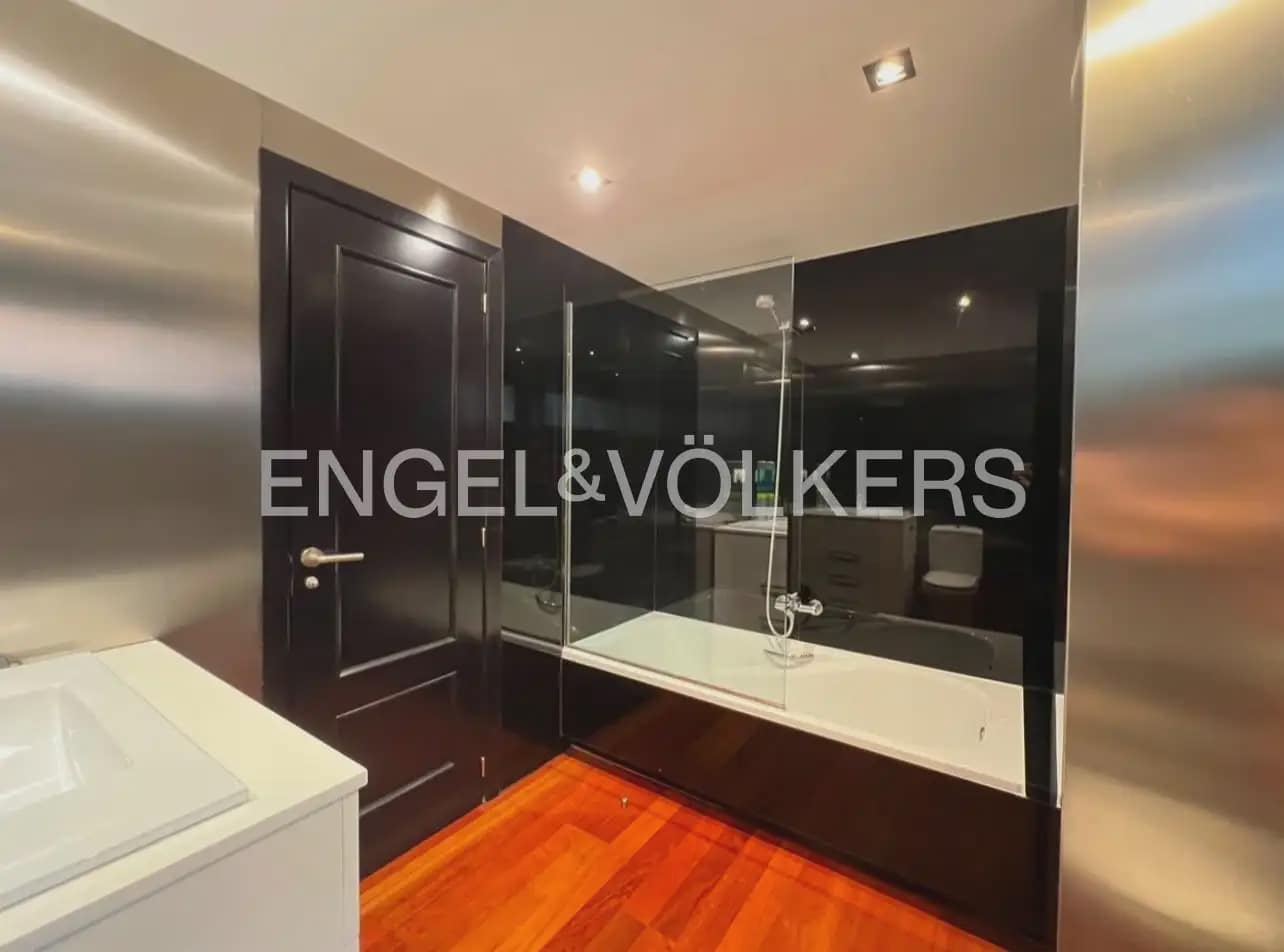 3 sovrum Radhus att hyra i Valencia stad med pool garage - 4 100 € (Ref: 9996345)
