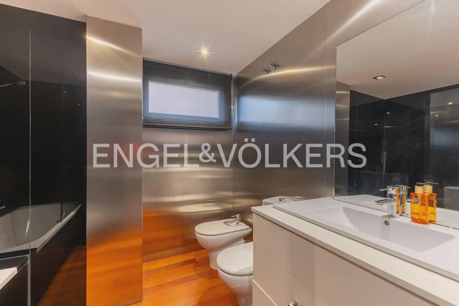 3 sovrum Radhus att hyra i Valencia stad med pool garage - 4 100 € (Ref: 9996345)