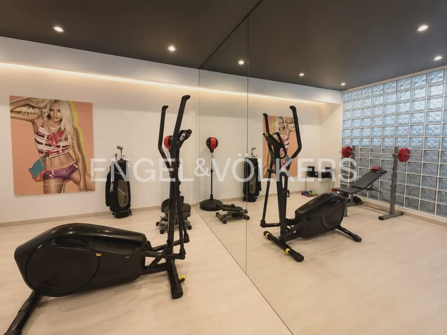 3 sovrum Radhus att hyra i Valencia stad med pool garage - 4 100 € (Ref: 9996345)