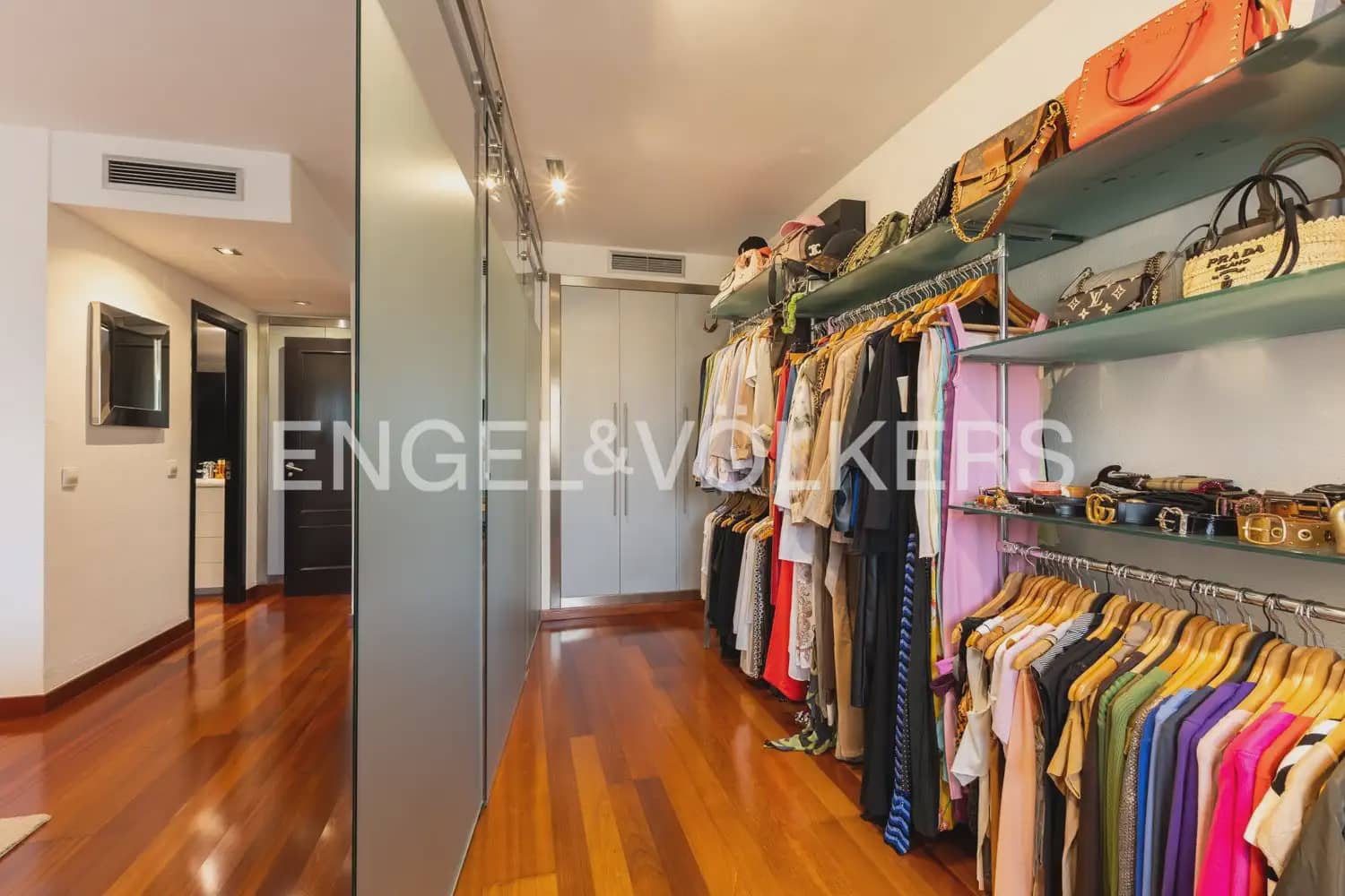 3 sovrum Radhus att hyra i Valencia stad med pool garage - 4 100 € (Ref: 9996345)