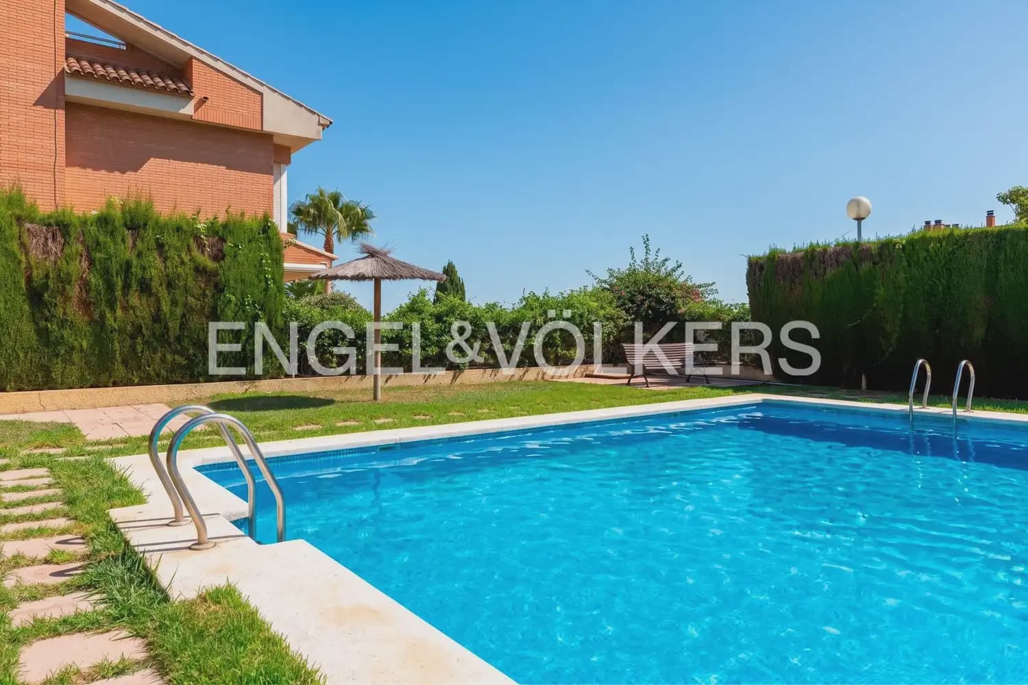 3 sovrum Radhus att hyra i Valencia stad med pool garage - 4 100 € (Ref: 9996345)