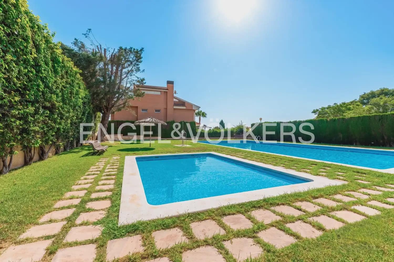 3 sovrum Radhus att hyra i Valencia stad med pool garage - 4 100 € (Ref: 9996345)