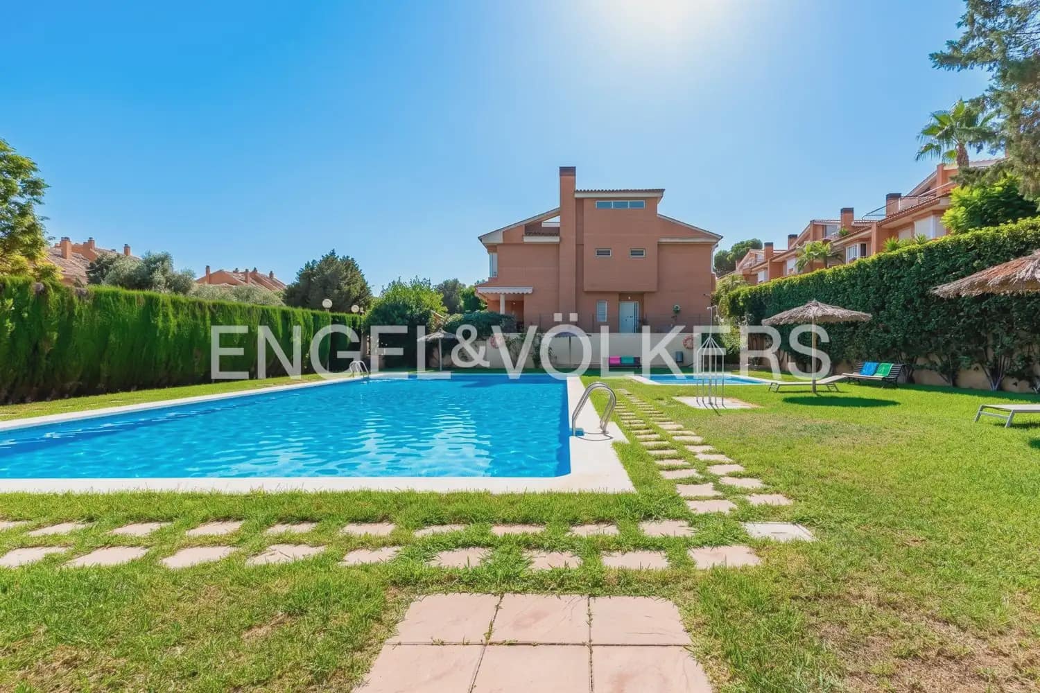 3 sovrum Radhus att hyra i Valencia stad med pool garage - 4 100 € (Ref: 9996345)