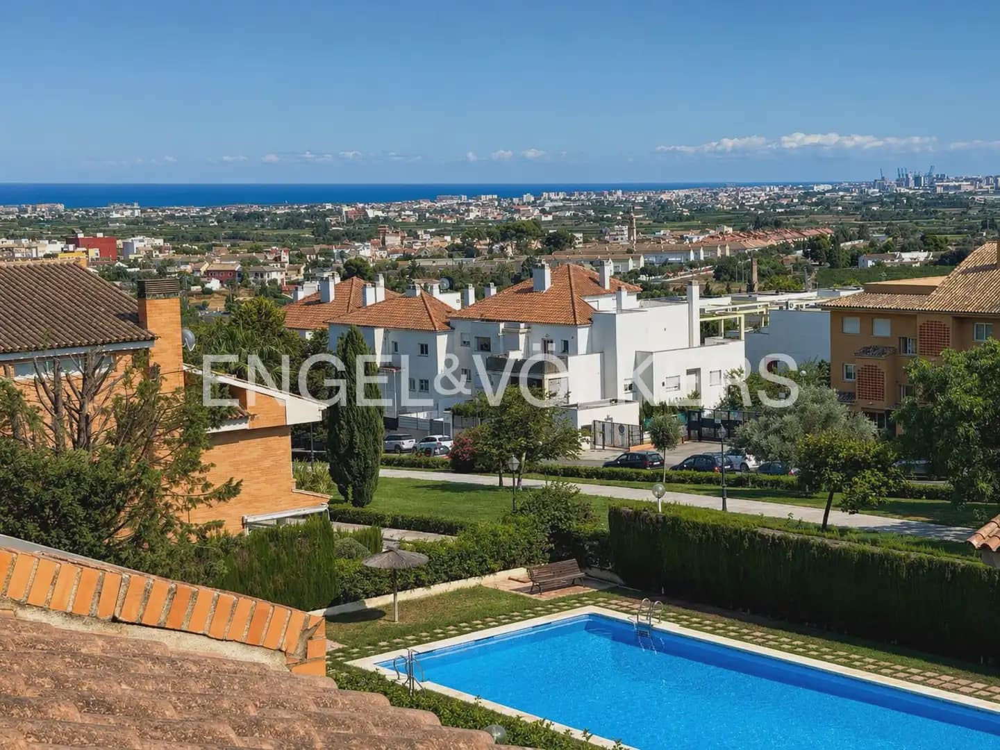 3 sovrum Radhus att hyra i Valencia stad med pool garage - 4 100 € (Ref: 9996345)