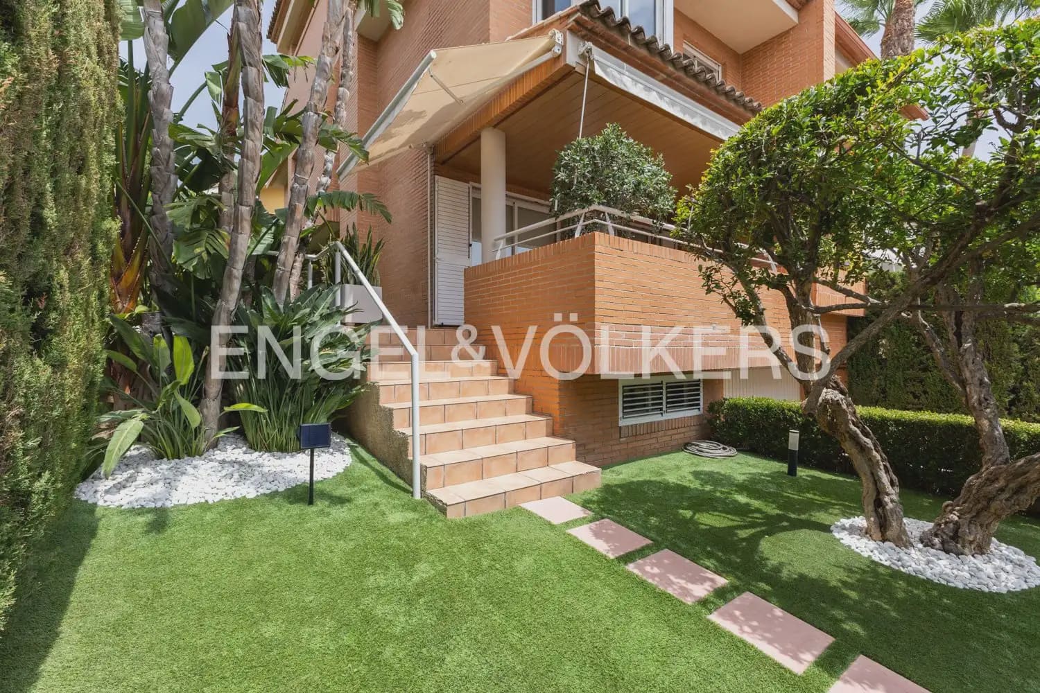 3 sovrum Radhus att hyra i Valencia stad med pool garage - 4 100 € (Ref: 9996345)