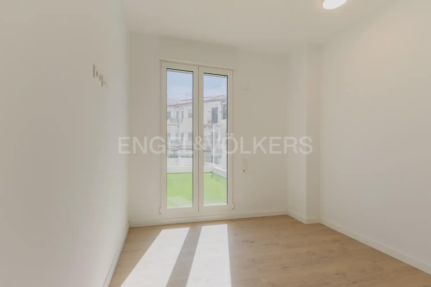 3 soverom Leilighet til leie i Valencia by med svømmebasseng garasje - € 2 500 (Ref: 9997550)