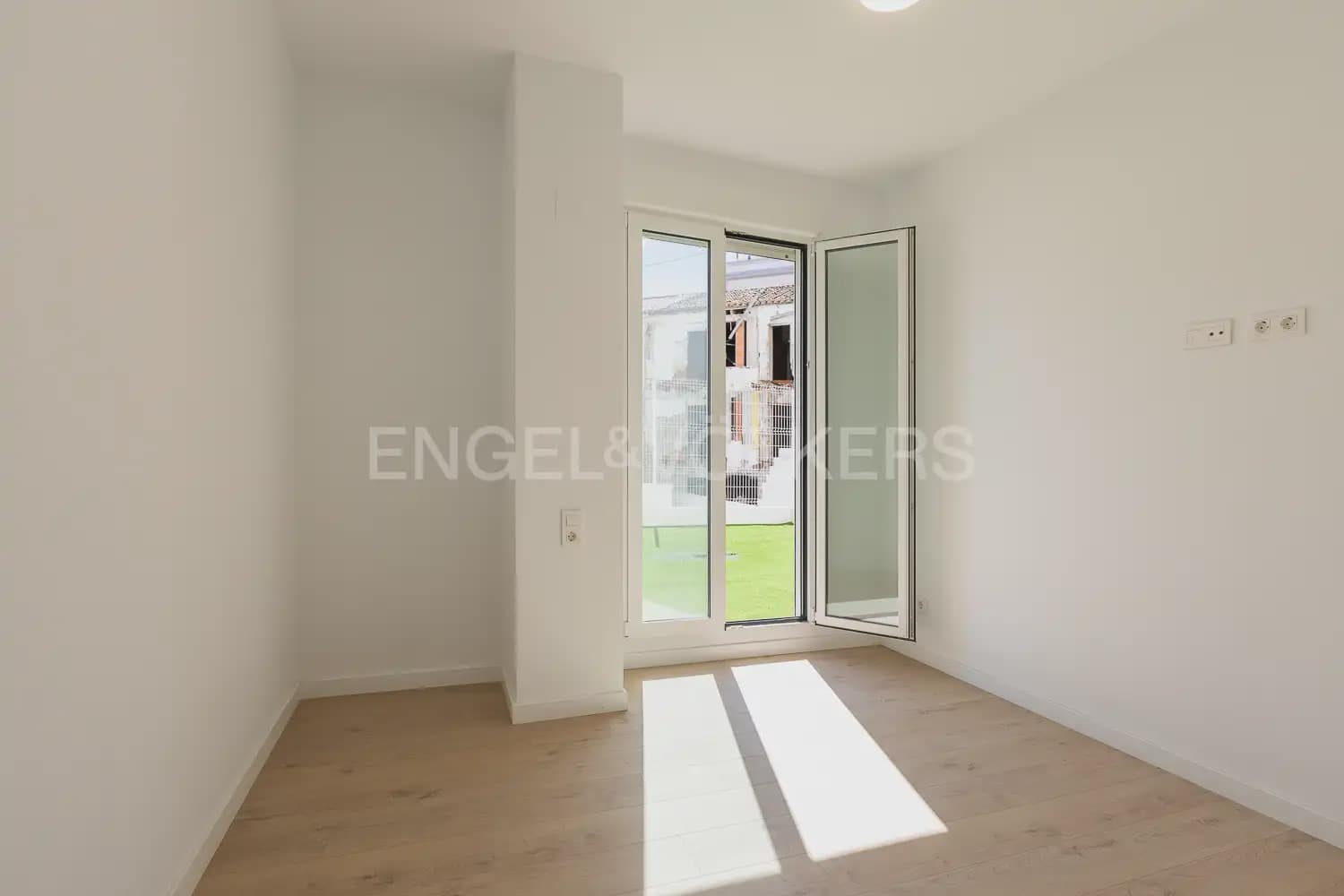 3 soverom Leilighet til leie i Valencia by med svømmebasseng garasje - € 2 500 (Ref: 9997550)