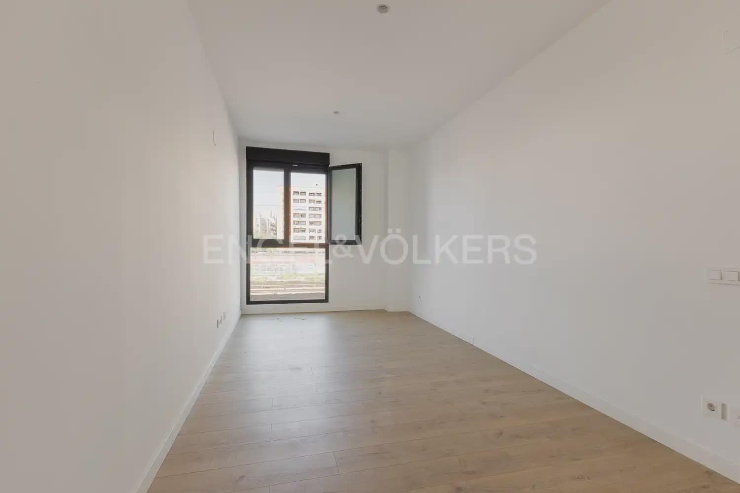 3 soverom Leilighet til leie i Valencia by med svømmebasseng garasje - € 2 500 (Ref: 9997550)