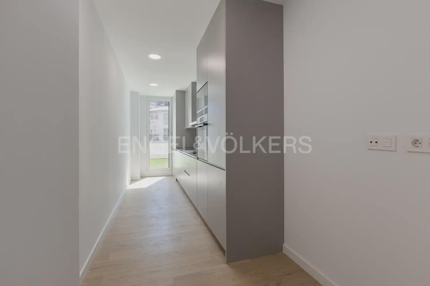 3 soverom Leilighet til leie i Valencia by med svømmebasseng garasje - € 2 500 (Ref: 9997550)