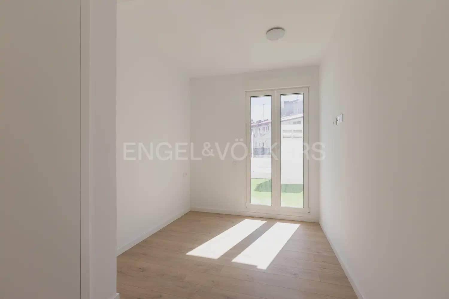 3 soverom Leilighet til leie i Valencia by med svømmebasseng garasje - € 2 500 (Ref: 9997550)