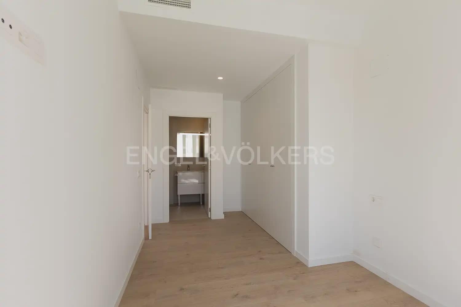 3 soverom Leilighet til leie i Valencia by med svømmebasseng garasje - € 2 500 (Ref: 9997550)
