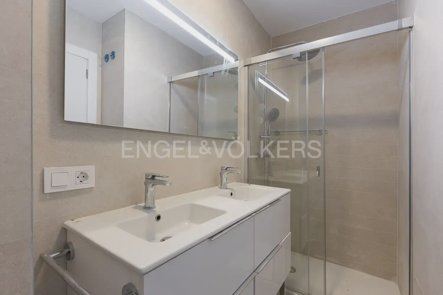 3 soverom Leilighet til leie i Valencia by med svømmebasseng garasje - € 2 500 (Ref: 9997550)
