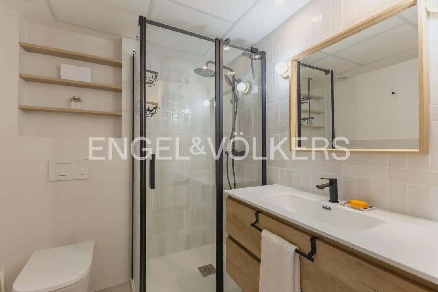 1 sovrum Lägenhet att hyra i Valencia stad - 2 500 € (Ref: 9997551)