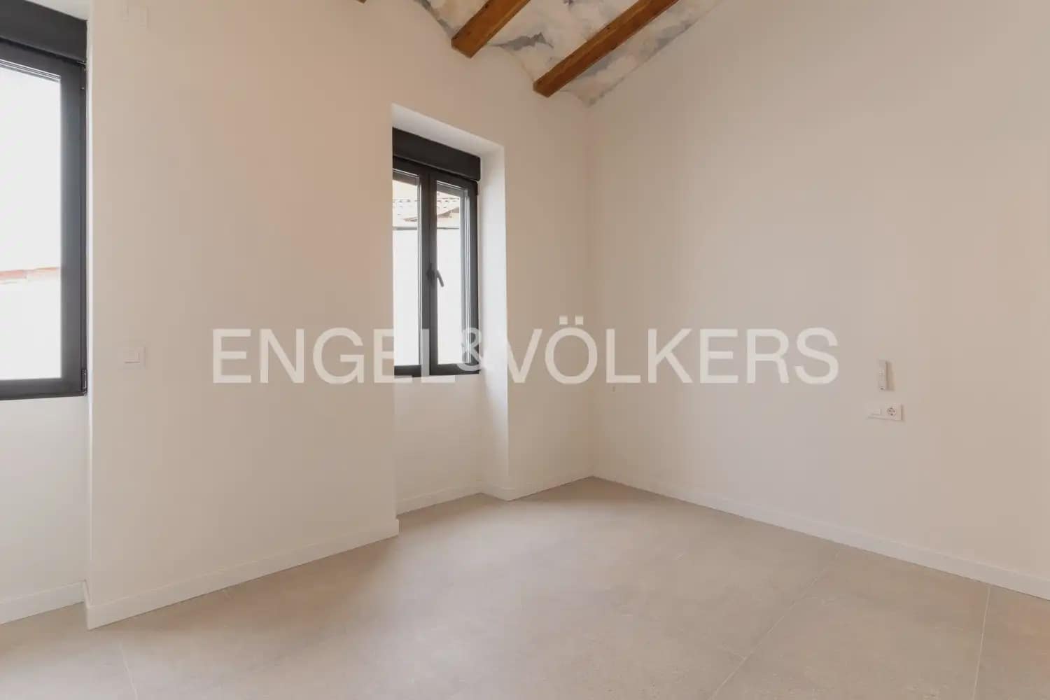 2 sovrum Lägenhet att hyra i Valencia stad - 3 000 € (Ref: 9997552)