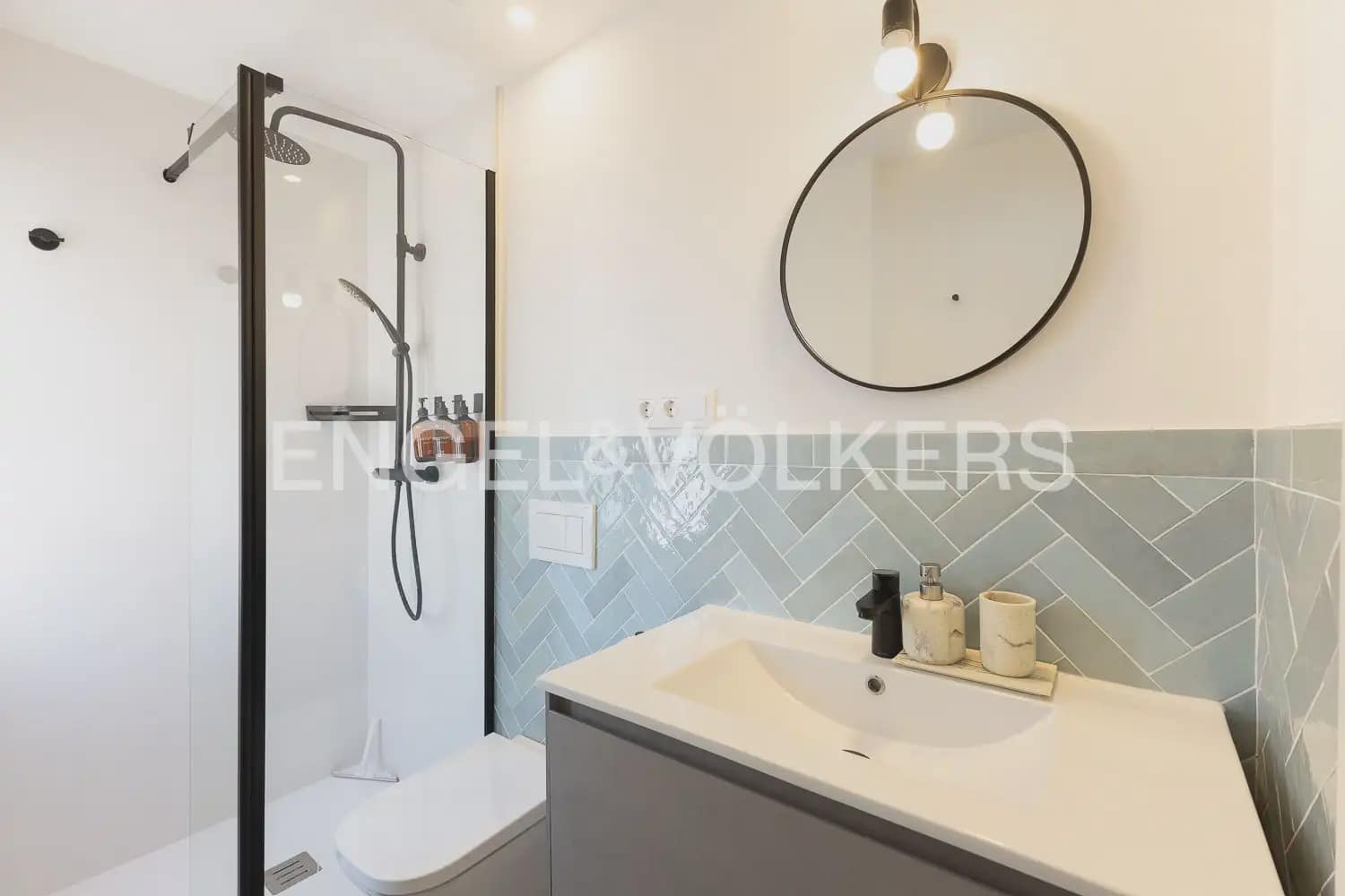 2 sovrum Lägenhet att hyra i Valencia stad - 3 000 € (Ref: 9997552)