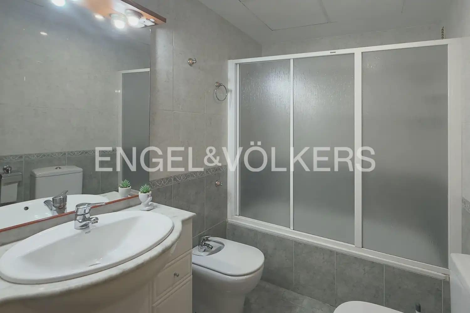 Appartement de 2 chambres à louer à Sedavi - 1 340 € (Ref: 9997670)